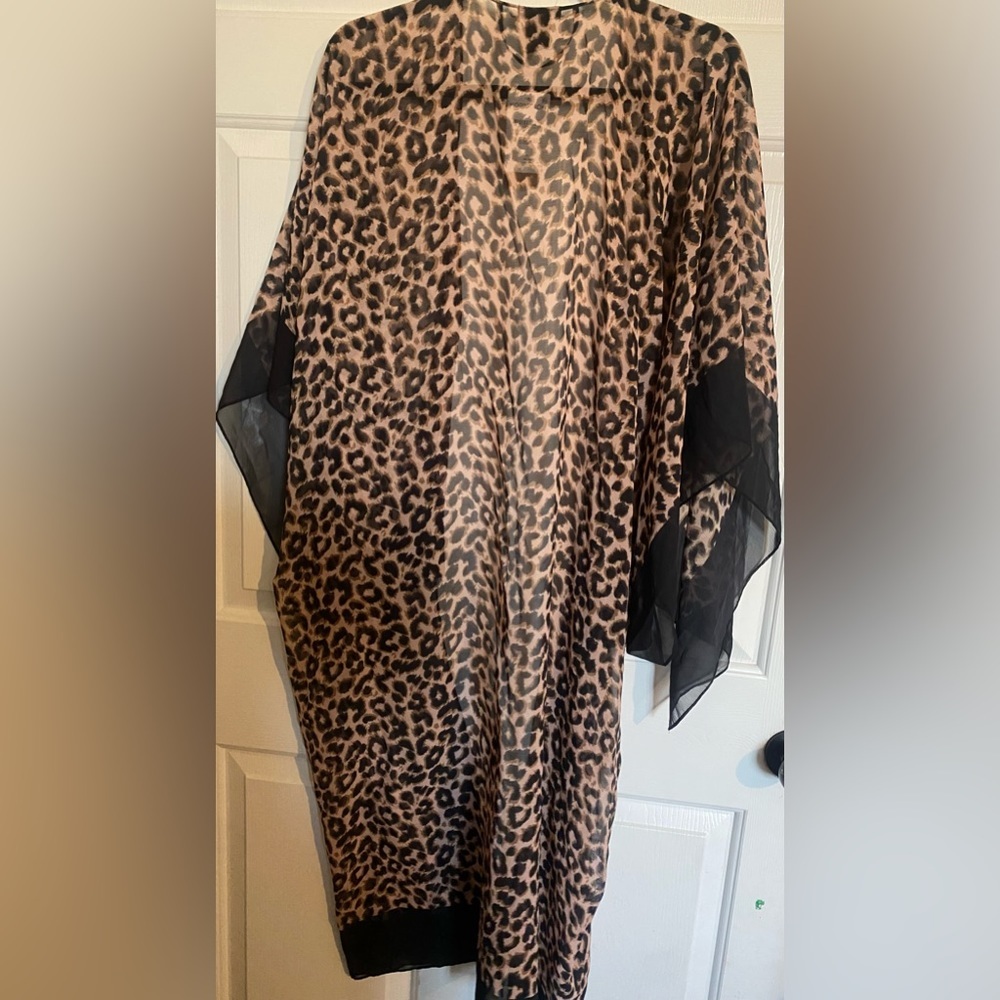 Steve Madden Shawl Wrap Open Leopard Print Cardigan - Picture 2 of 3